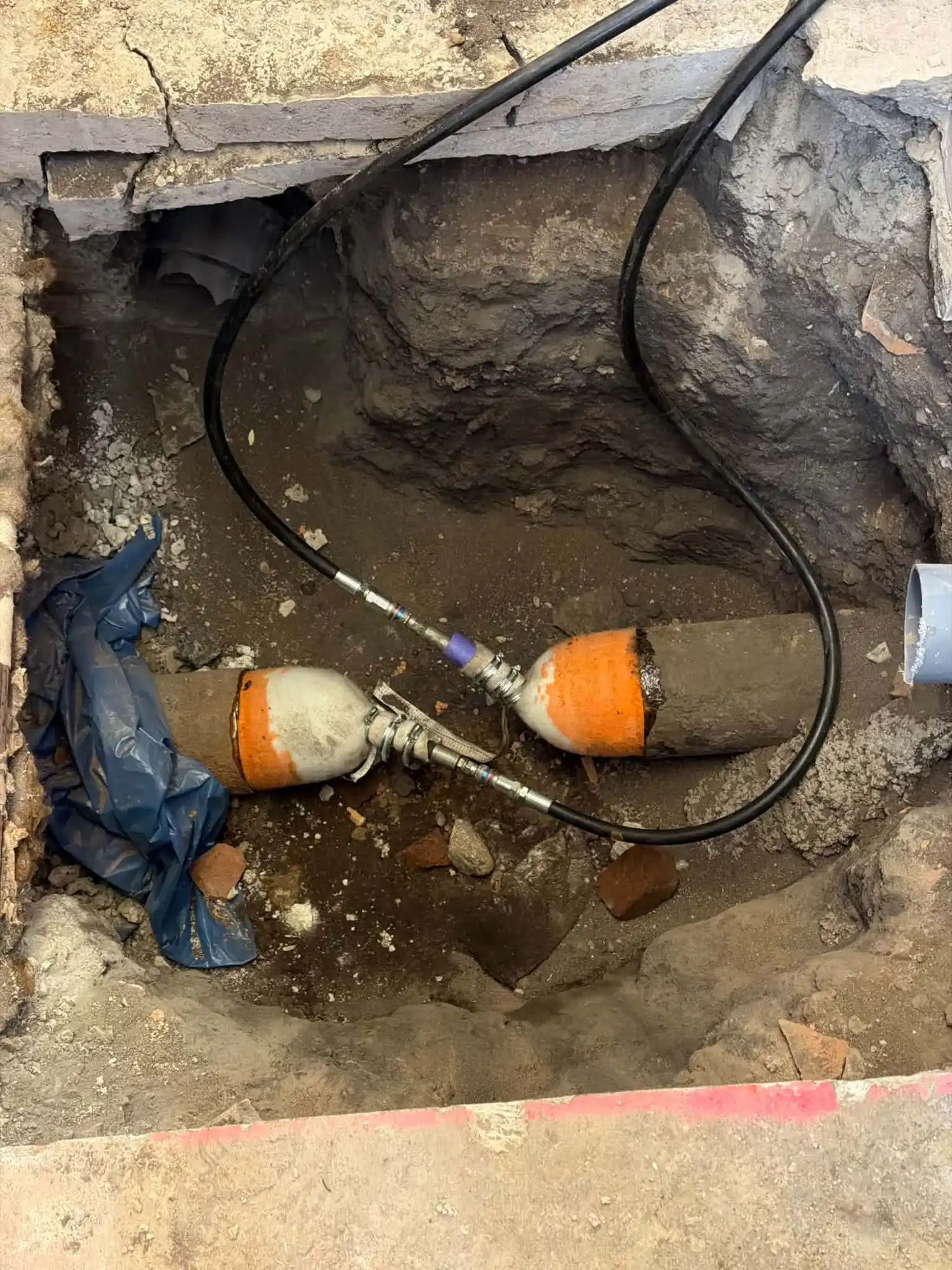 Tätande packers i arbetsgrop vid relining av avloppsledningar på Eriksberg